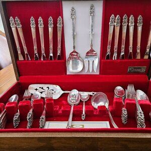 Rogers Brother's 1847 /King Frederick Flatware Set in Wooden Box, 72 piece set